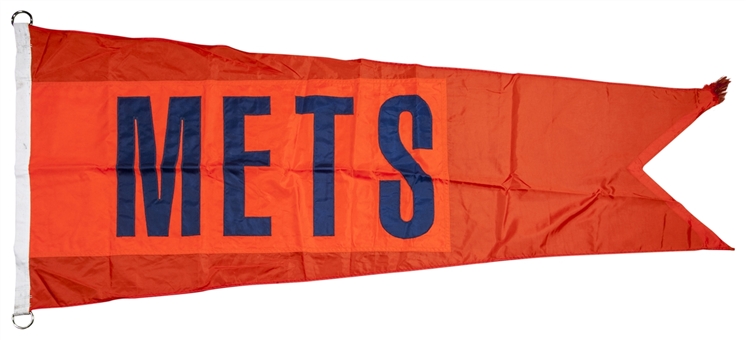 2015 New York Mets Flag Flown on Wrigley Field Scoreboard